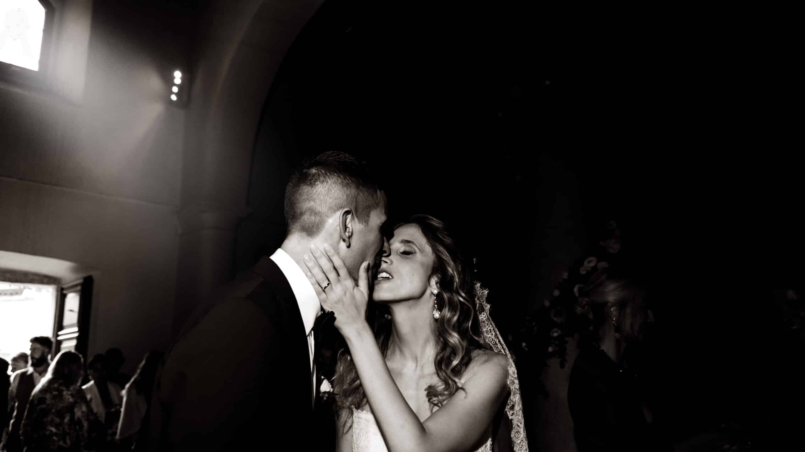 reportage-matrimonio-lucca-2027-chiaroscuro-cinematografico-fotografo-autore-romanzi-thriller