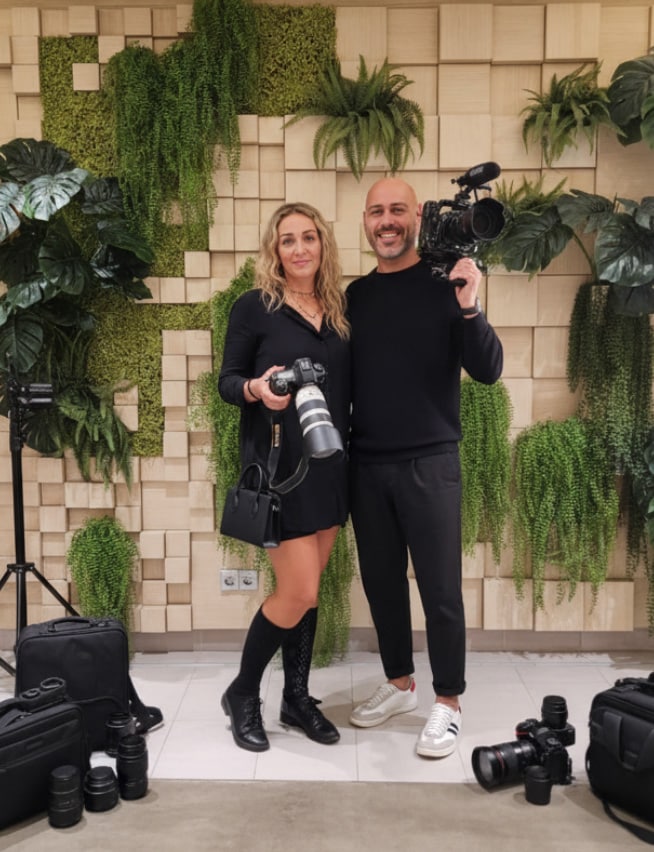 Maximilian Moschetti e Serena Lemmetti, fotografo d'autore e filmmaker dello studio Momaxphoto in Versilia, insieme sul set con l'attrezzatura cinematografica professionale